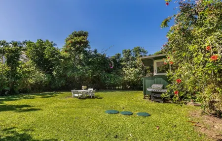 Dream Vintage Surf Cottage TVNC 4301 Отели рядом с достопримечательностью «Hanalei Pier»