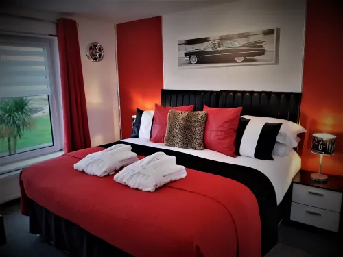 Cadillac Kustomz Guest House - Интернет