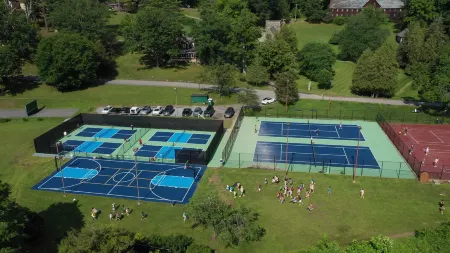 Silver Bay YMCA Inn and Conference Center Отели в г. Тикондерога