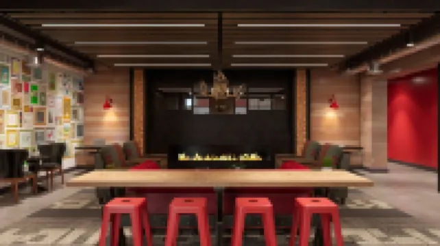 Stunning 4-Br Houses with on-Site Pool