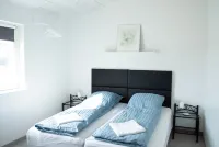 Gørding Bed and Breakfast Hotels near Statue Hans Tausen