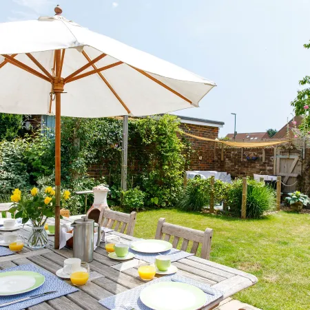 Pretty Coastal Home in Bosham Close to Water