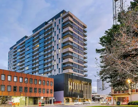 The East End Apartments by Urban Rest Отели рядом с достопримечательностью «Элдер Парк Ротунда»