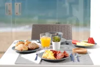 Golden Beach Guest House & Rooftop Bar - Frühstück