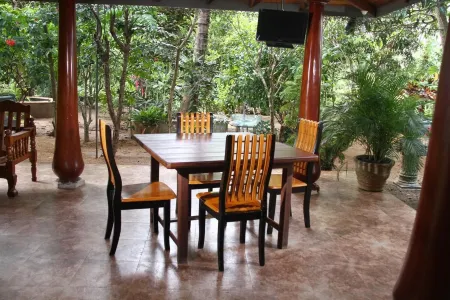 Llt Tourist Inn and Safari Jeep Отели в г. Сольявева