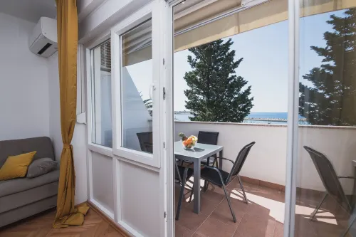 Apartments by the Sea Semy - parking