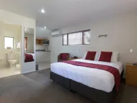 Riccarton Motor Lodge Hotels near Dakota Park