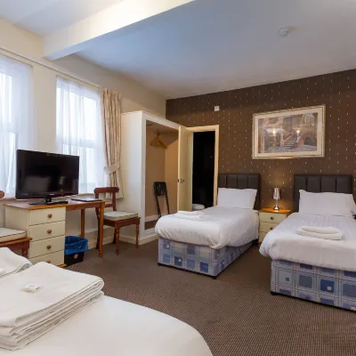 Maples Hotel Hotels near Gynn Square