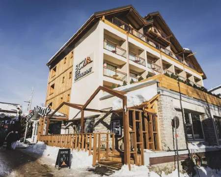 Hotel Base Camp Lodge - les 2 Alpes Hotels in Isere