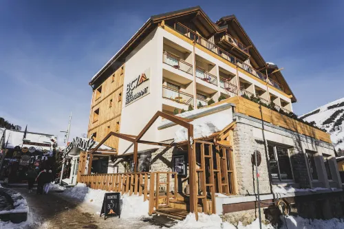 Hotel Base Camp Lodge - les 2 Alpes Hotels in Isere