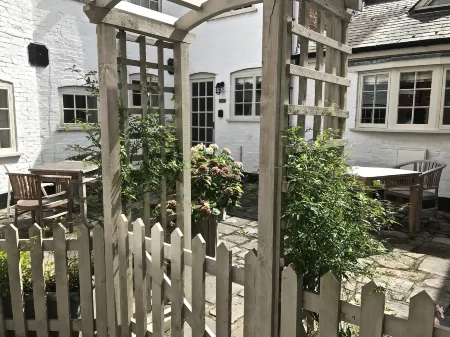 Courtyard Cottages Lymington, 2 Adults Only