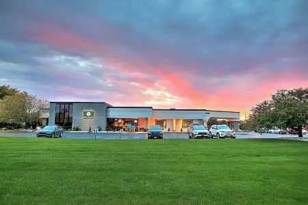 The Lux Hotel & Conference Center, Ascend Hotel Collection