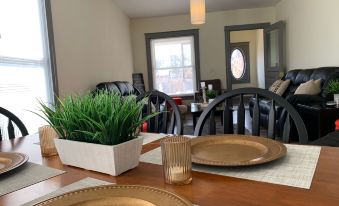 The Blackjack Duplex - Private Yard & Parking, Near Falls & Casino by Niagara Hospitality