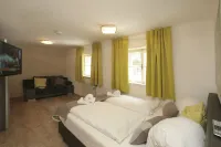 Lake and Cityhotel Edelweiss - Self Check IN Hotels in Maishofen