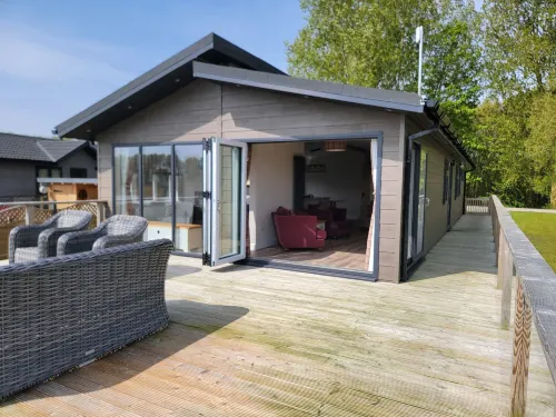 Luxury 2-bed Lodge in Routh, Sleeps 4 With Hot Tub - Butik