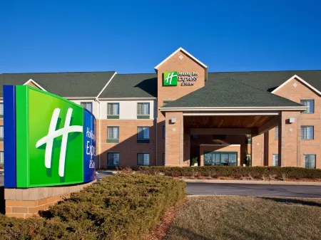 Holiday Inn Express & Suites Pleasant Prairie / Kenosha Отели рядом с достопримечательностью «Парк Симмонс Айленд»