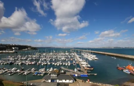 Sea Tang Guest House Отели в г. Бриксхем