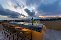 Singular Joy Vacation Rentals - bar