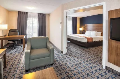 Quality Suites Hotels in Oshawa