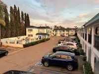 Casa Blanca Hotel & Suites Orange - parking