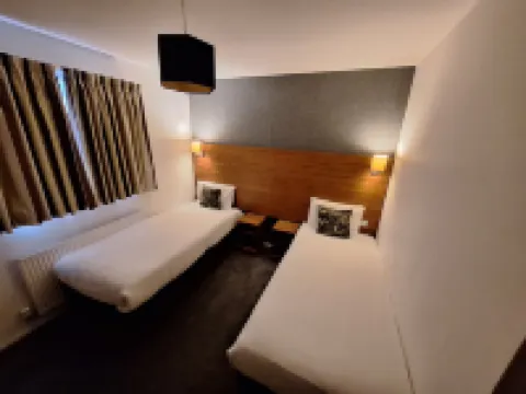 โรงแรมสต็อกวูด โรงแรมในลูตัน