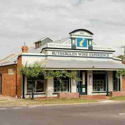 Best Western Plus Hovell Tree Inn Hotel Exterior
