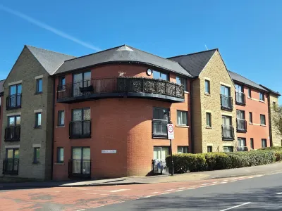 1BR Sheffield Stay - Private Secure Free Parking