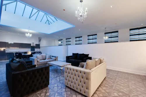 Temple Court Cavern Quarter Apartments by Happy Days - 2-Star