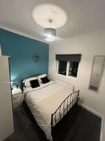 2-Bed Home - Sleeps 4 Parking & Garden Отели в г. 
