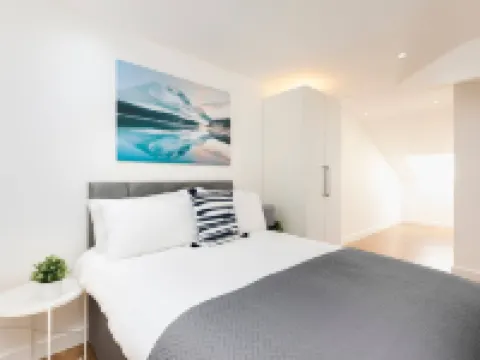 Skyvillion - 巨大的四卧室帶陽台和停車位的公寓 鄰近帕默斯格林的酒店