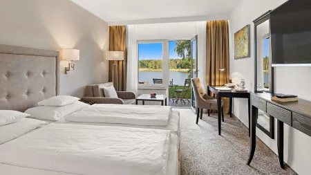 Seehotel Mühlenhaus Отели в г. Бриц