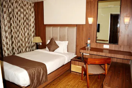 Hotel Krrish Отели рядом с достопримечательностью «Ramdas»