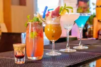 Chitwan Midtown Hotel - bar
