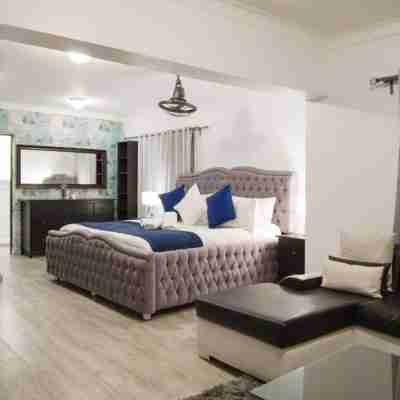 8 Bedrooms Penthouse Jacuzzi & Private Terrace Rooms