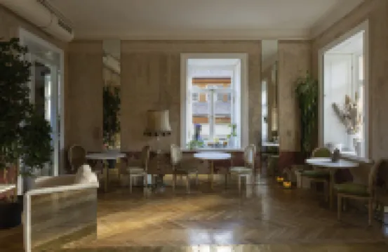 Unfound Door – Design Hotel