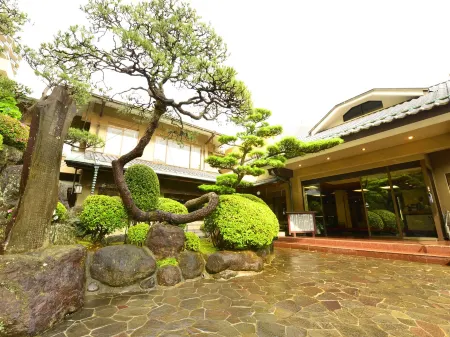 Furuya Ryokan Отели рядом с достопримечательностью «Kinomiyajinja»