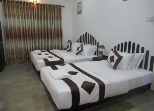 Green Mo Holiday Inn Hotels in Dikwella