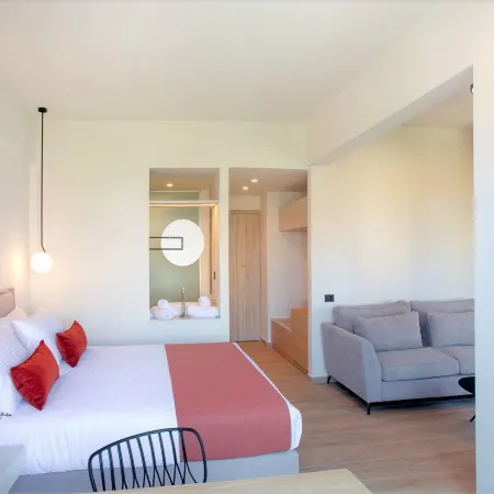 The City Hotel & Suites