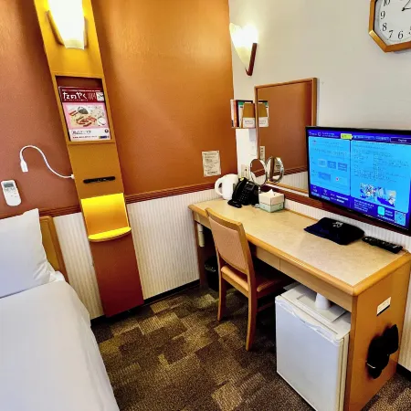 Toyoko Inn Shin-yokohama Ekimae Honkan Отели рядом с достопримечательностью «Железнодорожная станция Кикуна»