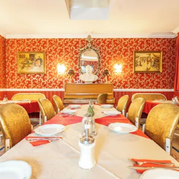 Hotel Urania Отели рядом с достопримечательностью «Императорская усыпальница»