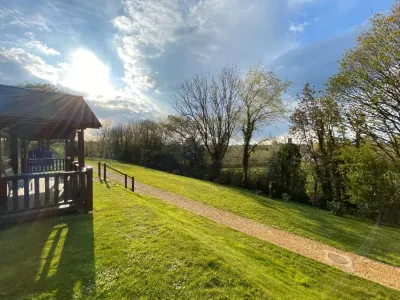 Hollybush Lodges Hotels near Radstock Museum