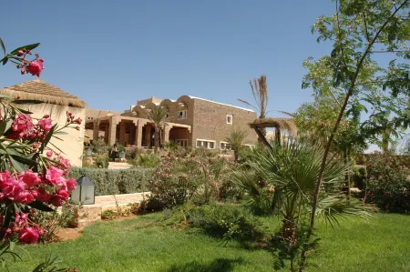 Hotel Dakyanus Tataouine Отели в г. Ksar Ouled Debbab