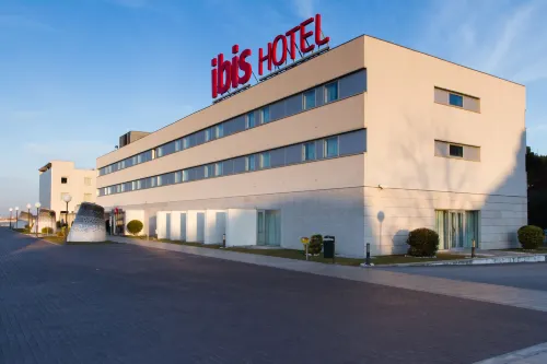 Ibis Porto São João - parking