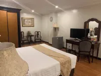 Crown Royale Hotel