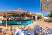Abora Interclub Atlantic by Lopesan Hotels - بار