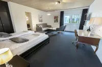 Dolphin Hotel Herning Các khách sạn gần Tjorring Gl. Kirke