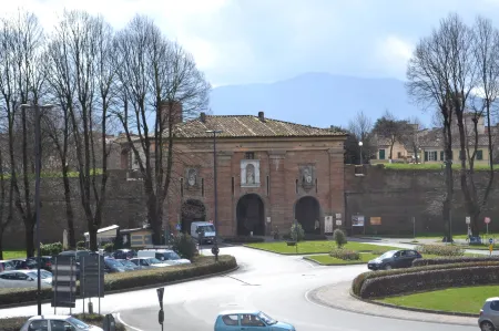 Nonna Adriana Отели рядом с достопримечательностью «Базилика Сан-Микеле-ин-Форо»