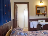 Lake Lodge Cabins - Inside the Park Hotels in Park County