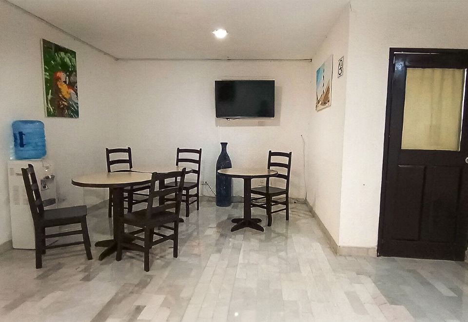 Hotel Imperial Laguna Faranda Cancún의 야외 수영장 전경