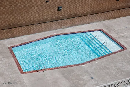 Alder Hotel Uptown New Orleans Отели рядом с достопримечательностью «Библиотека Джефферсон Пэриш Лайбрари - Бель Терр»